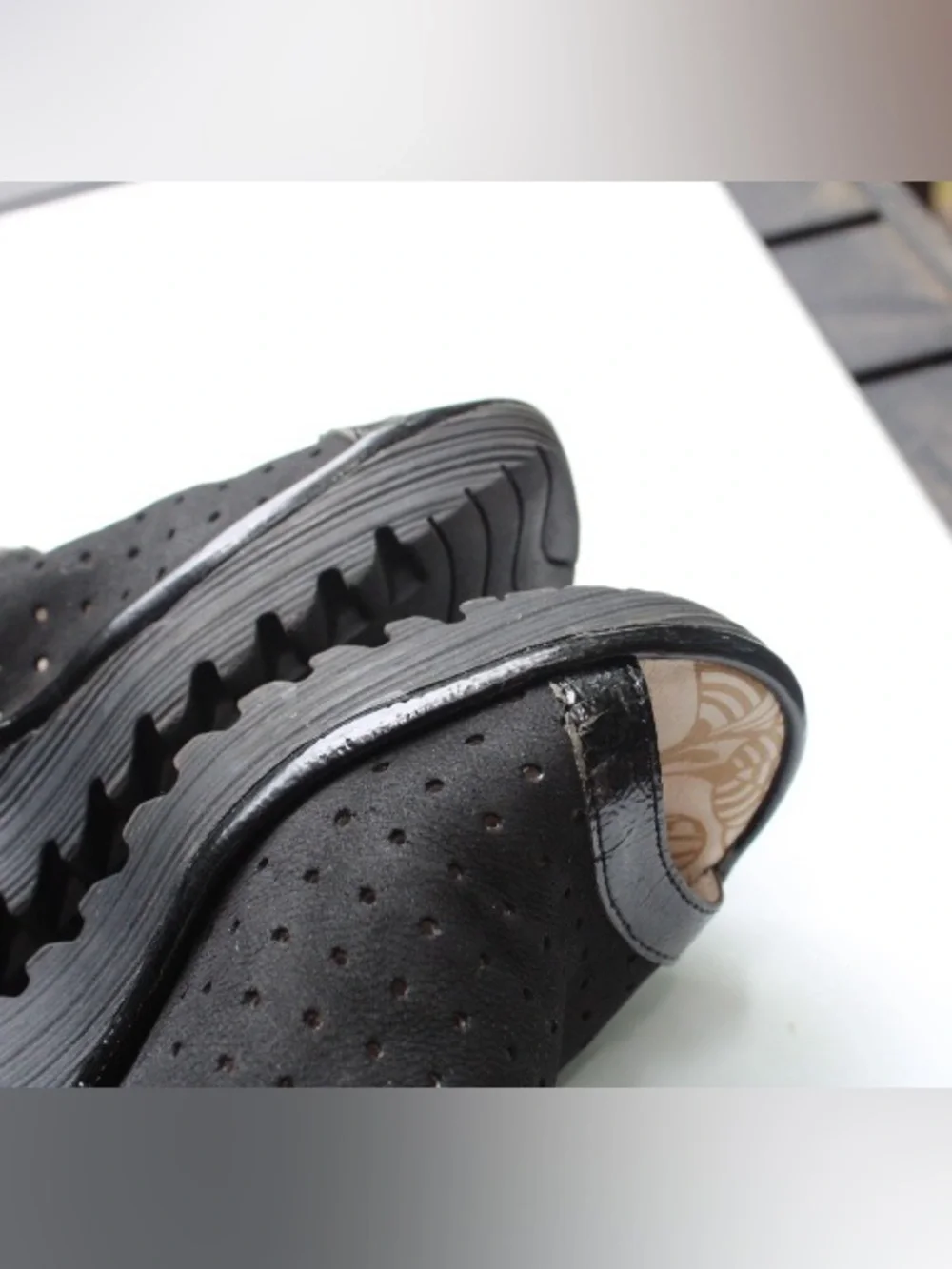 Fly London Yile wedges